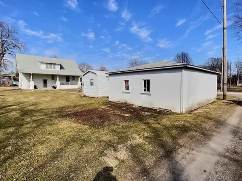 133 E Broadway St, Brook, IN 47922 photo 3