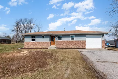 402 E Casey St, Hebron, IN 46341 photo 1