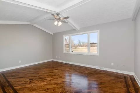 402 E Casey St, Hebron, IN 46341 photo 6