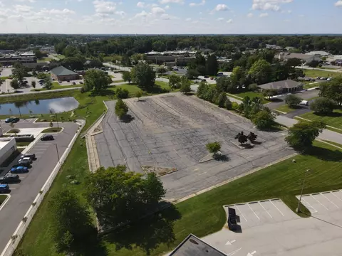 2510 Cumberland Dr, Valparaiso, IN 46383