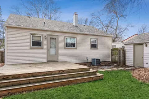 210 Michigami Trl, Porter, IN 46304 photo 17