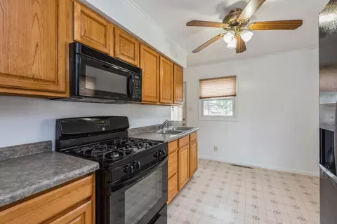 210 Michigami Trl, Porter, IN 46304 photo 4