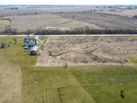 637 Yellowstone Dr, Hebron, IN 46349 photo 3