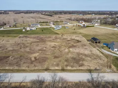 637 Yellowstone Dr, Hebron, IN 46349 photo 1
