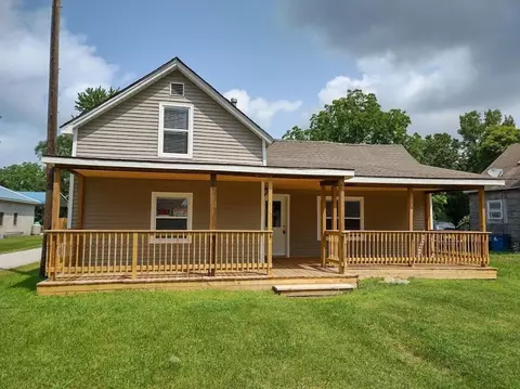 703 E John St, Knox, IN 46534 photo 1