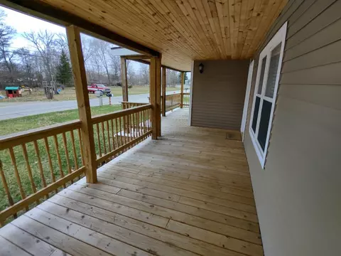 703 E John St, Knox, IN 46534 photo 17
