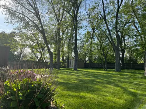 227 Fairchild Dr, Burns Harbor, IN 46304 photo 4