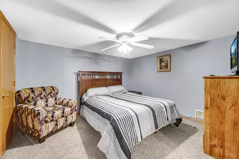 618 E Pine Pl, Griffith, IN 46319 photo 13