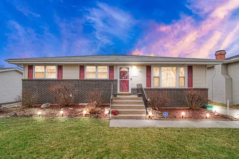 618 E Pine Pl, Griffith, IN 46319 photo 1