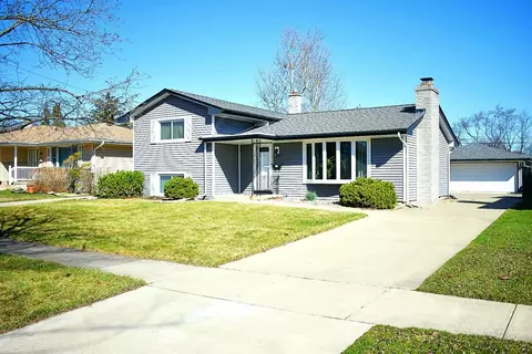 235 Maple Ln, Munster, IN 46321 photo 1