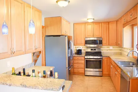 235 Maple Ln, Munster, IN 46321 photo 12