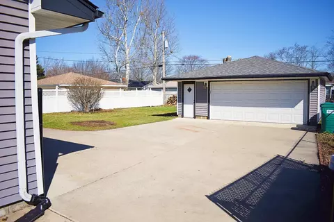 235 Maple Ln, Munster, IN 46321 photo 3