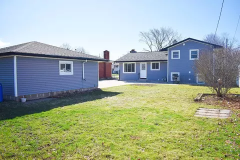 235 Maple Ln, Munster, IN 46321 photo 4