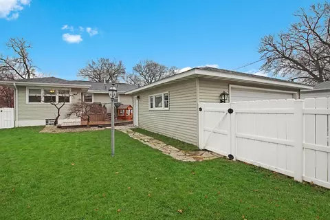 1009 S Park Dr, Griffith, IN 46319 photo 17