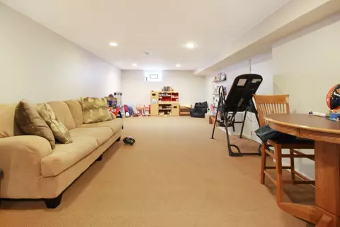 1009 S Park Dr, Griffith, IN 46319 photo 12