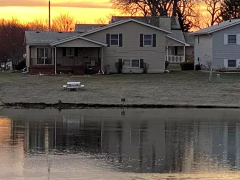 2802 Painted Leaf Dr, Crown Point, IN 46307 photo 3