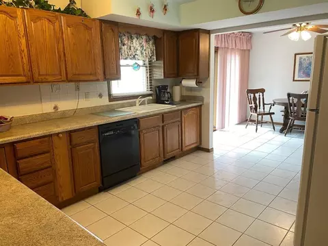 2802 Painted Leaf Dr, Crown Point, IN 46307 photo 9