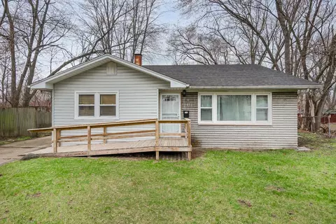 692 Cass Ct, Gary, IN 46403 photo 1