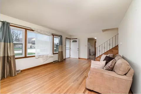 692 Cass Ct, Gary, IN 46403 photo 3