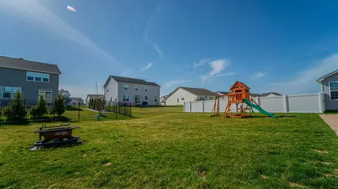 10428 Red Oak Dr, Saint John, IN 46373 photo 13