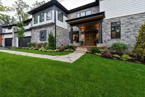 210 Glencoe Dr, Valparaiso, IN 46385 photo 1