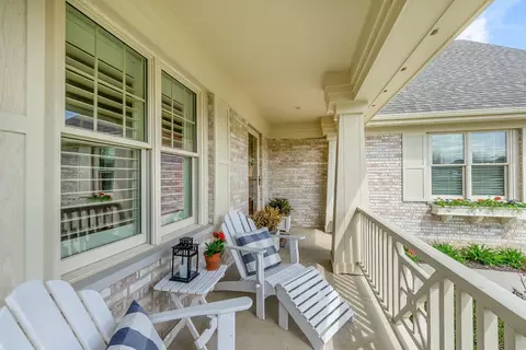 1058 Sterling Ct, Crown Point, IN 46307 photo 2