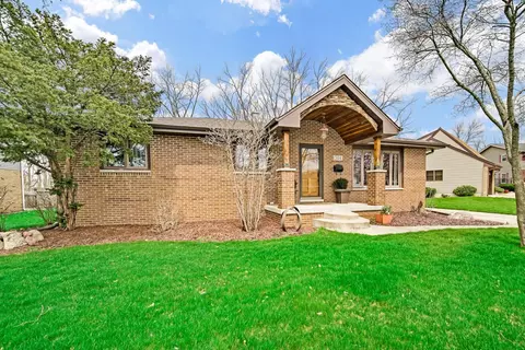 304 W 38th Ct, Griffith, IN 46319 photo 2