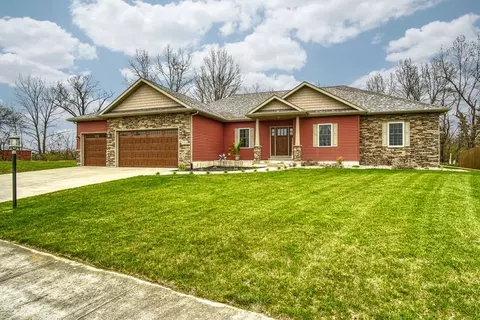 822 Daisy Cir, De Motte, IN 46310 photo 1