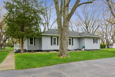 1811 Elm St, Griffith, IN 46319 photo 2