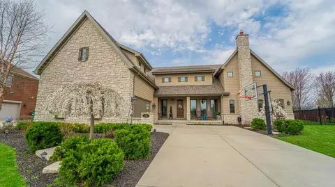 9710 Laurel Ct, Munster, IN 46321 photo 1