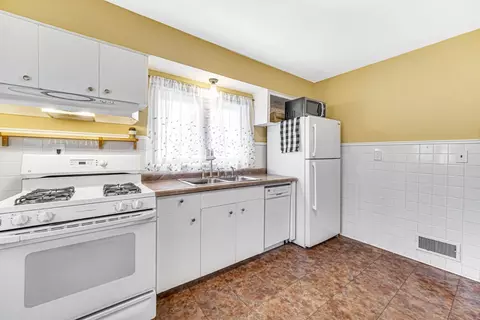 8050 Harrison Ave, Munster, IN 46321 photo 8