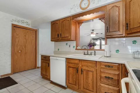 8547 Monfort Dr, Saint John, IN 46373 photo 5