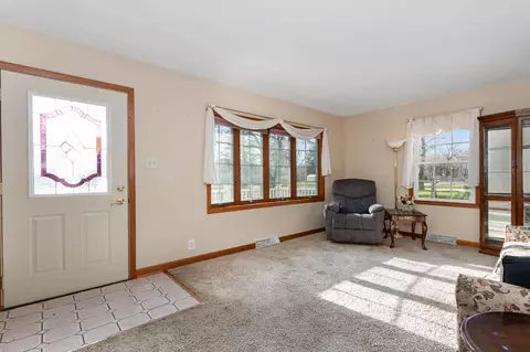 8547 Monfort Dr, Saint John, IN 46373 photo 3