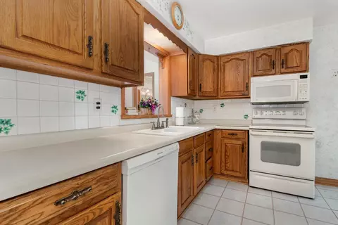8547 Monfort Dr, Saint John, IN 46373 photo 6