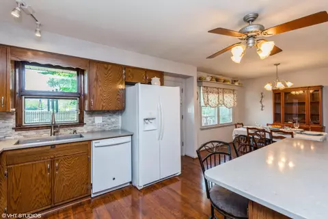 567 Evergreen Ln, Munster, IN 46321 photo 4