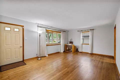 736 N Jay St, Griffith, IN 46319 photo 2