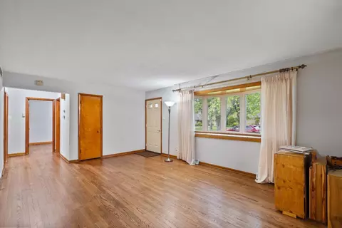736 N Jay St, Griffith, IN 46319 photo 3