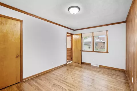 736 N Jay St, Griffith, IN 46319 photo 6
