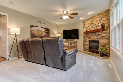 337 Kingsmill Dr, Chesterton, IN 46304 photo 3