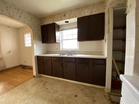 1437 Warwick Ave, Whiting, IN 46394 photo 9