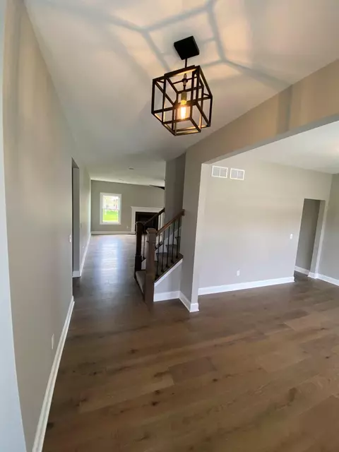 302 Cornwall Cir, Munster, IN 46321 photo 2