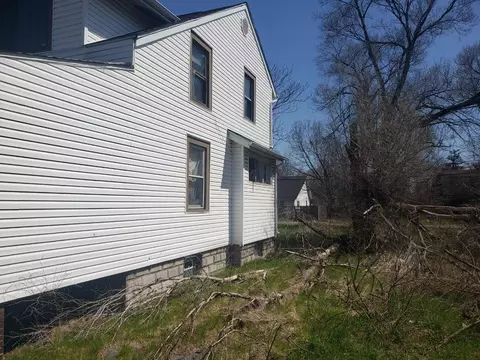 643 Tennessee St, Gary, IN 46402 photo 2