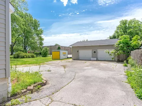 927 E Joliet St, Crown Point, IN 46307 photo 23