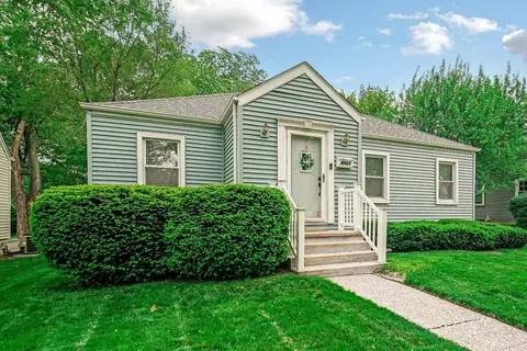8315 Walnut Dr, Munster, IN 46321 photo 2