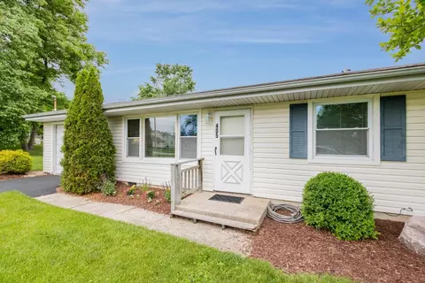 405 E Bates St, Hebron, IN 46341 photo 2