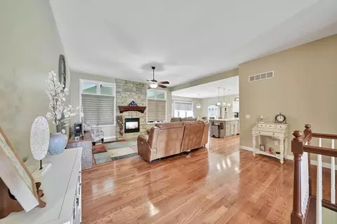 914 Aaron Ct, Crown Point, IN 46307 photo 4