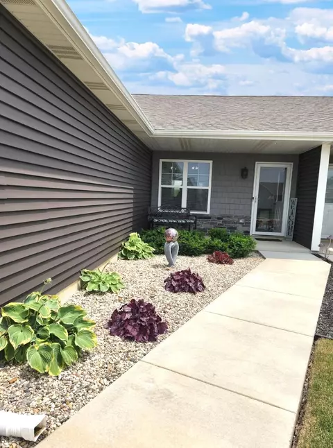 7857 Wright St, Merrillville, IN 46410 photo 2