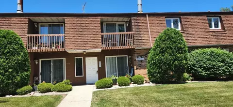 1444 Woodview Dr #8, Crown Point, IN 46307 photo 1