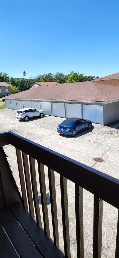 1444 Woodview Dr #8, Crown Point, IN 46307 photo 3