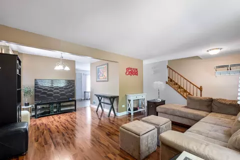 10920 S Avenue E, Chicago, IL 60617 photo 5